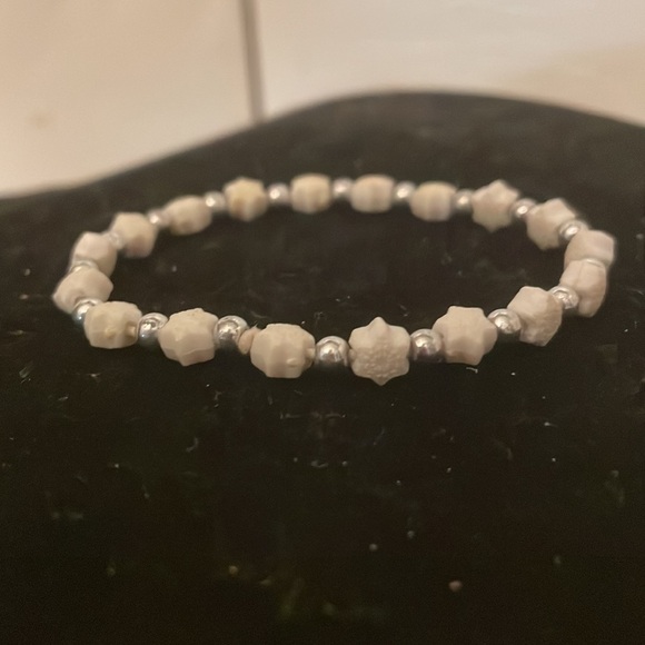 7” white & silver beaded stackable stretch beaded bracelet with 36 beads - Picture 3 of 10